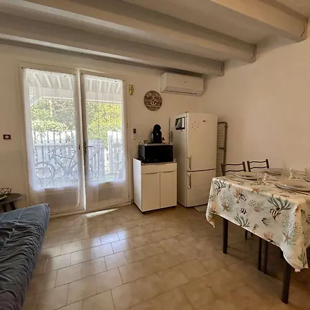 Prázdninový dům Maison Cosy Climatisee Avec Terrasse Et Parking Prive - Cap D'agde - Fr-1-249-431
