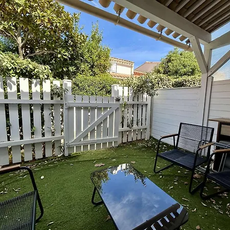 Prázdninový dům Maison Cosy Climatisee Avec Terrasse Et Parking Prive - Cap D'agde - Fr-1-249-431